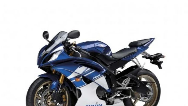 Yamaha YZF-R6 2010: Più coppia ai medi regimi
