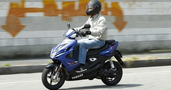 Yamaha Aerox R e R Naked 2013: il test di Motoblog