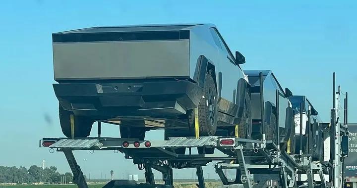 Tesla Cybertruck: si moltiplicano gli avvistamenti, debutto sempre più vicino