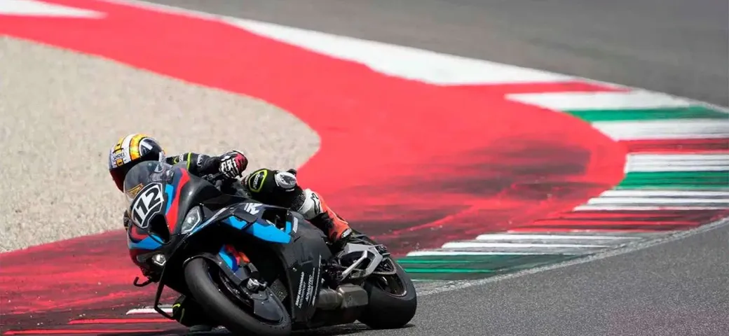 BMW brevetta un innovativo sistema di scarico variabile per MotoGP