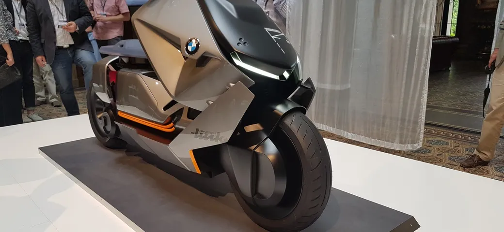 BMW Concept Link: la presentazione LIVE