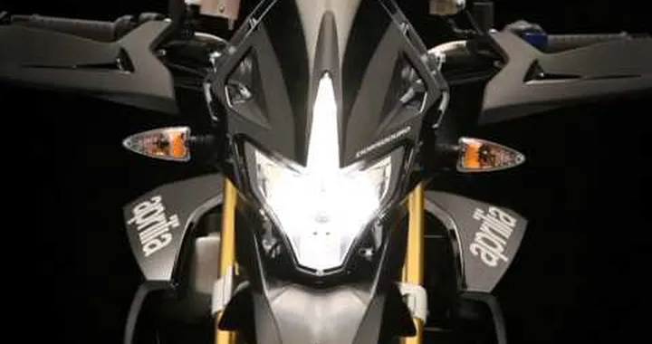 RawCut: 2011 Aprilia Dorsoduro 1200. Unedited riding shots and static.