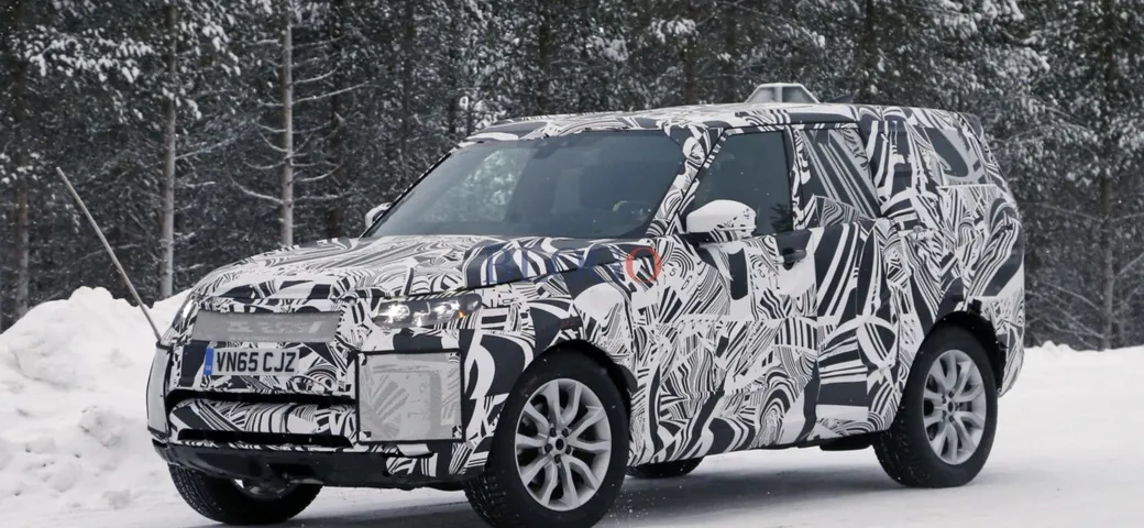 Land Rover Discovery: foto spia sulla neve