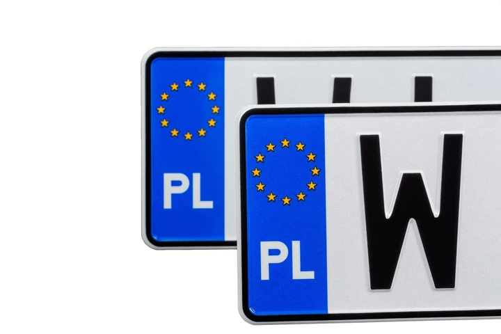 Targhe polacche, nuova stretta: rischio radiazione per le auto senza assicurazione e revisione