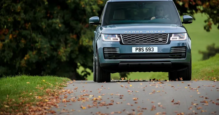 Range Rover 2018: il lusso silenzioso dell'ibrido