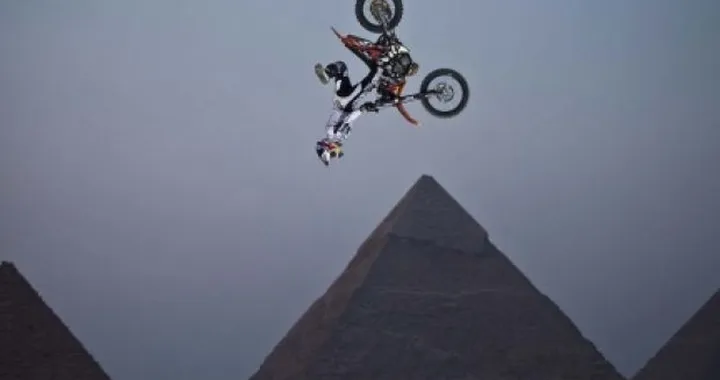 Red Bull X-Fighters sulle Piramidi di Giza