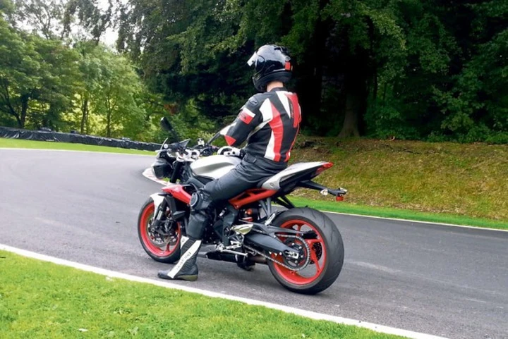 Triumph Street Triple RX 2015: prima foto spia