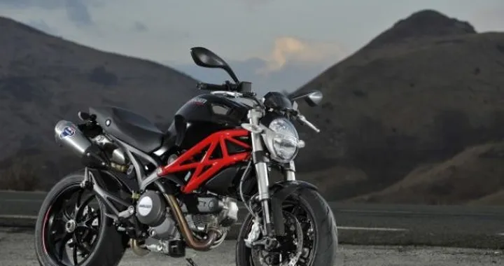 Ducati Monster 796: dati e foto ufficiali