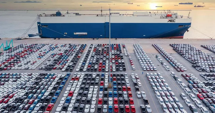 La Cina ha un problema: produce 15 milioni di auto di troppo e ora guarda all’Europa