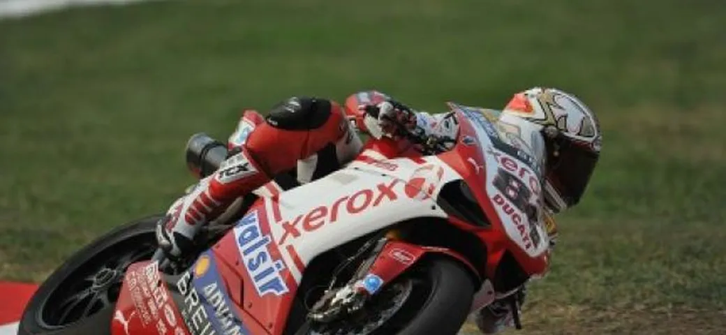 WSBK a Magny-Cours: Michel Fabrizio su tutti nella prima sessione di qualifica. Haga 3° precede Spies