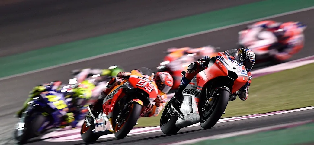 MotoGP, lo show in pista infiamma i cuori e spinge l’audience. Dovi, Vale, il futuro…