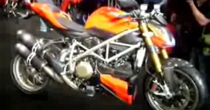 EICMA 2008: presentazione della Ducati Streetfighter