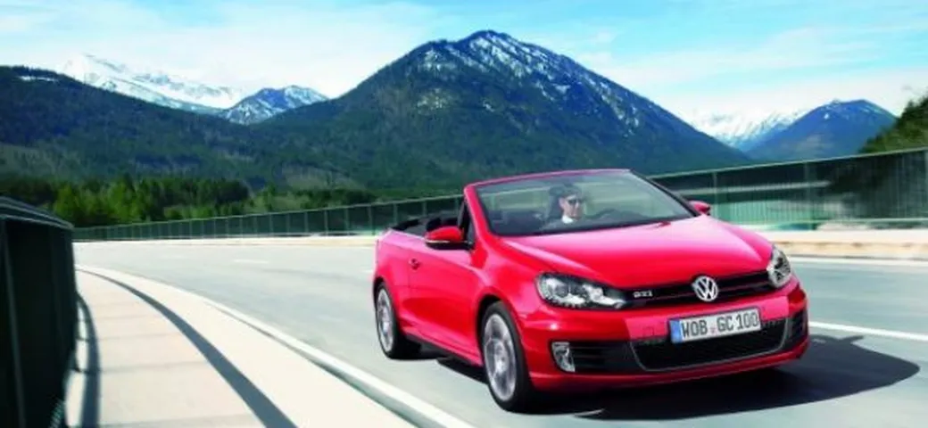 Volkswagen Golf GTI cabrio: prezzo in Italia da 32.100 Euro