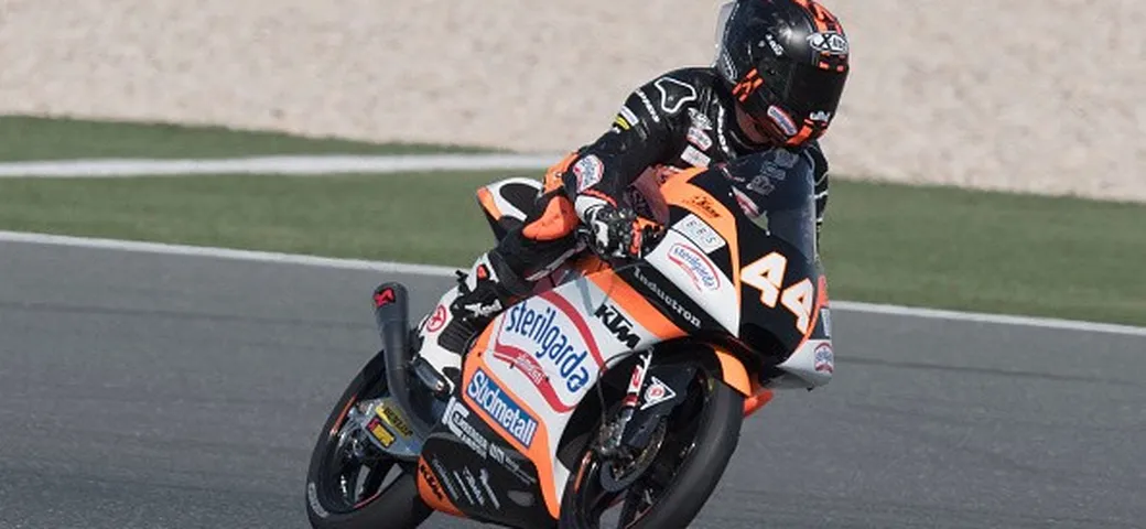 Moto3, Canet “regala” la prima vittoria a Max Biaggi. Migno a podio. Italiani in chiaroscuro