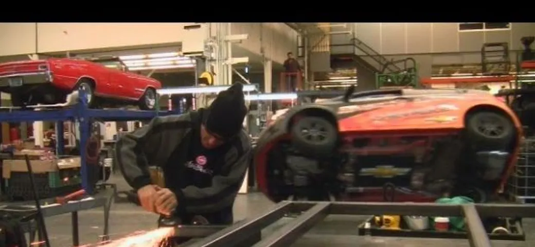 Video: Chevrolet Aveo stunt su 2 ruote