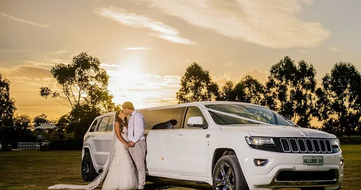 Un corteo nuziale a 20 km/h crea il caos in autostrada: delirio