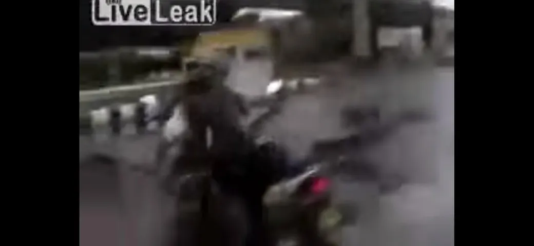 Un saluto può costare caro in moto [Video]