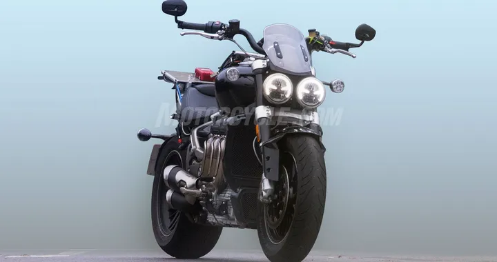 Triumph Rocket III: le prime foto della cruiser britannica