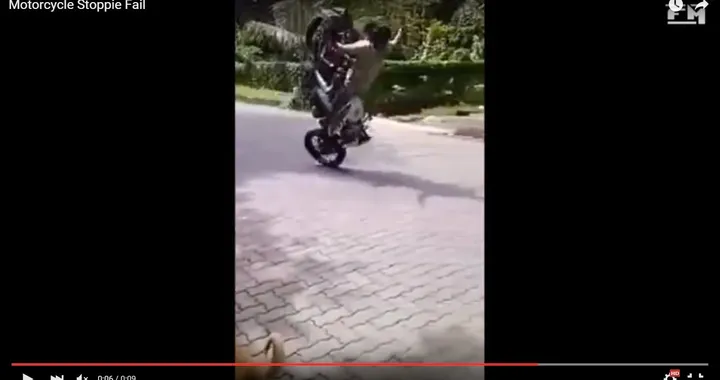 Caduta con ribaltamento in moto [Video]