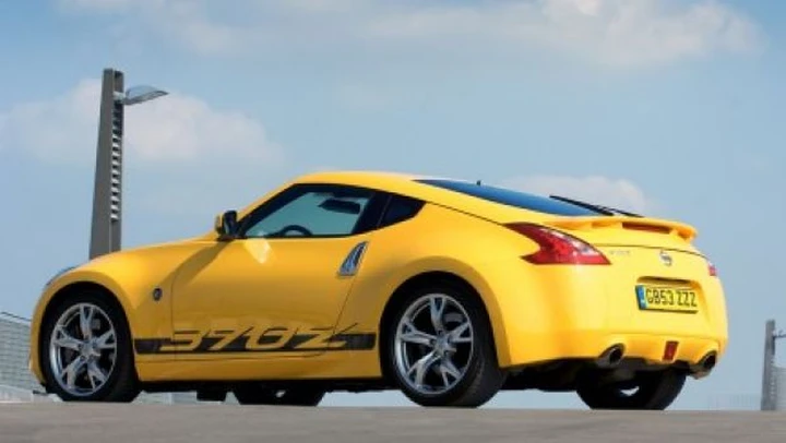 Nissan: debutta la 370Z Yellow