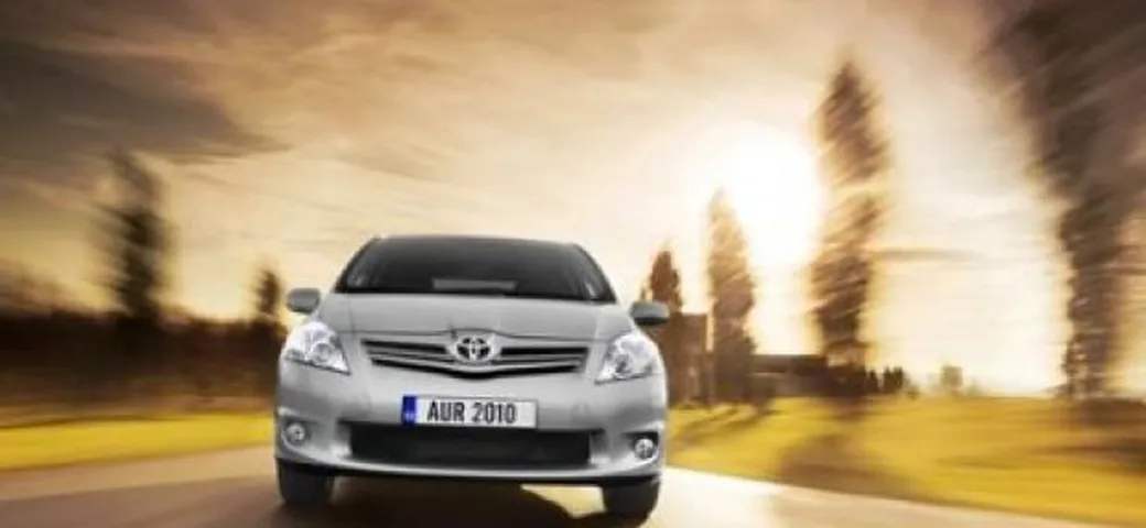 Toyota Auris restyling: nuove immagini ufficiali e informazioni per il mercato italiano