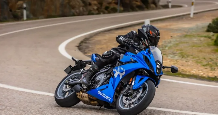 Suzuki GSX 8T e GSX 8TT: debutto ufficiale all’Eternal City Motorcycle Show 2025 di Roma
