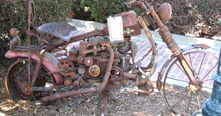 Foto del Giorno: tutti sul motocarrotrattore