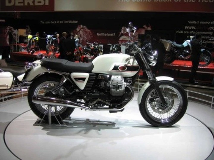 Moto Guzzi V7 Classic - Foto e dati ufficiali
