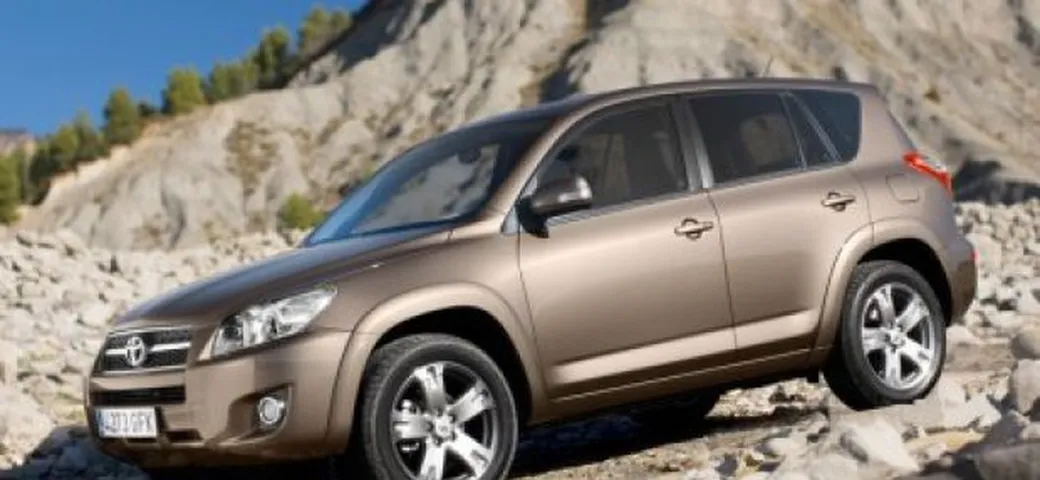 Toyota RAV4: in arrivo le versioni 2 ruote motrici