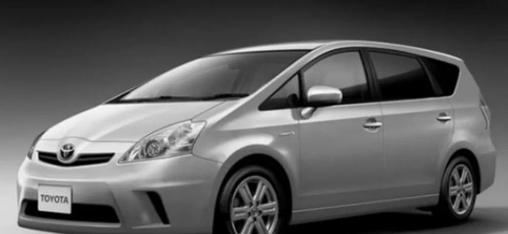 Toyota Prius MPV: prime immagini della vettura definitiva