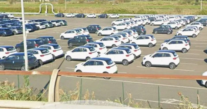 Leapmotor T03, regina degli incentivi: intanto il porto di Livorno è stracolmo