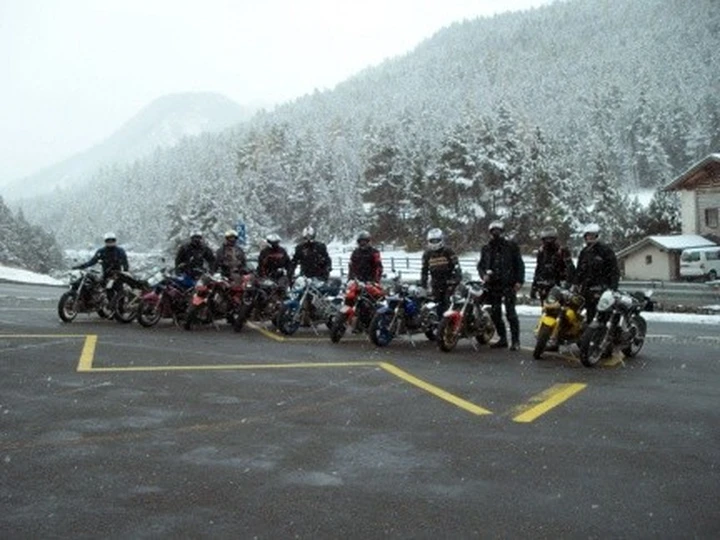 Vùndes VUNIC (VUN International Club) sotto la prima neve