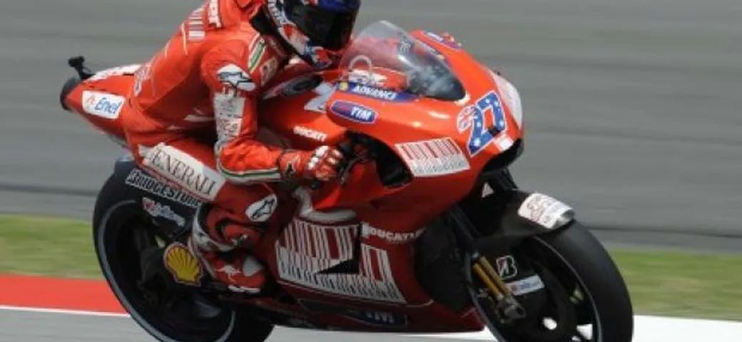 MotoGP: Stoner precede Lorenzo e Pedrosa nelle libere a Valencia. Rossi 4°