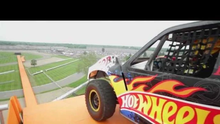 Hot Wheels: record di salto con Tanner Foust ad Indianapolis