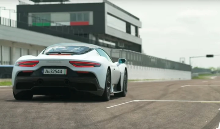 Maserati MC20: il bolide da 630 CV tra i cordoli di Fiorano