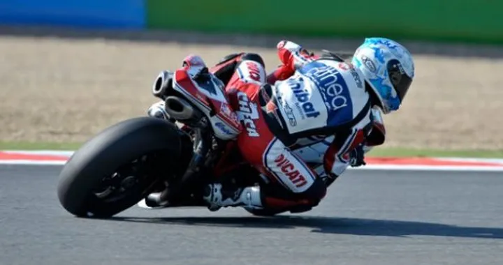 WSBK: ancora Checa davanti a tutti nelle prime qualifiche di Magny-Cours