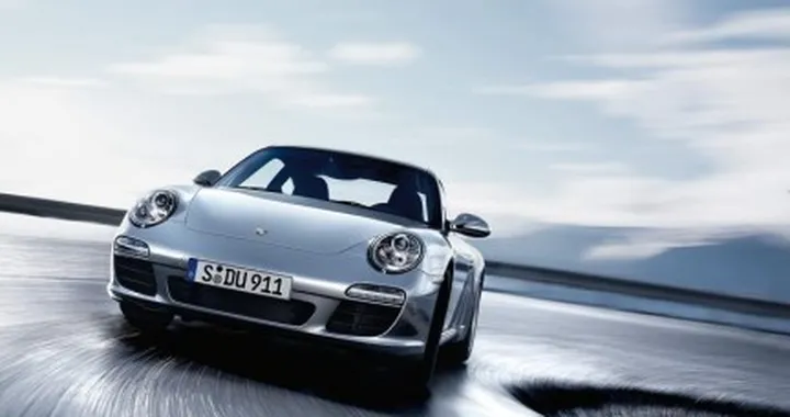 Porsche 911 Carrera 4 PDK: un colpo di freno a mano e cambia la trazione