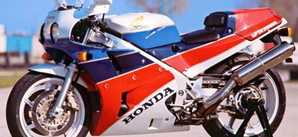 Honda VFR750R RC30 - Amarcord