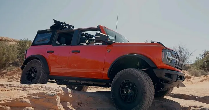 Ford Bronco 2021: impresa estrema in off-road [Video]