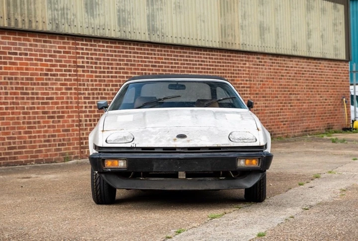 Triumph TR8 Cabrio: ha solo 73 miglia, ma necessita un restauro