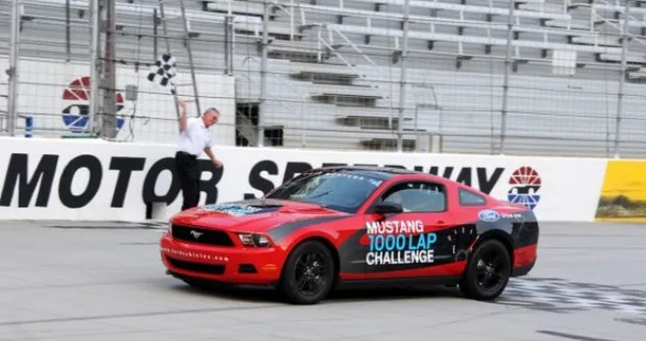 Ford Mustang V6: in pista a 20 km/l