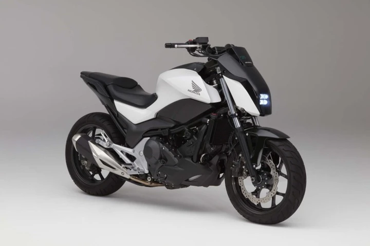 CES 2017: moto Honda che sta in equilibrio da sola [Video]
