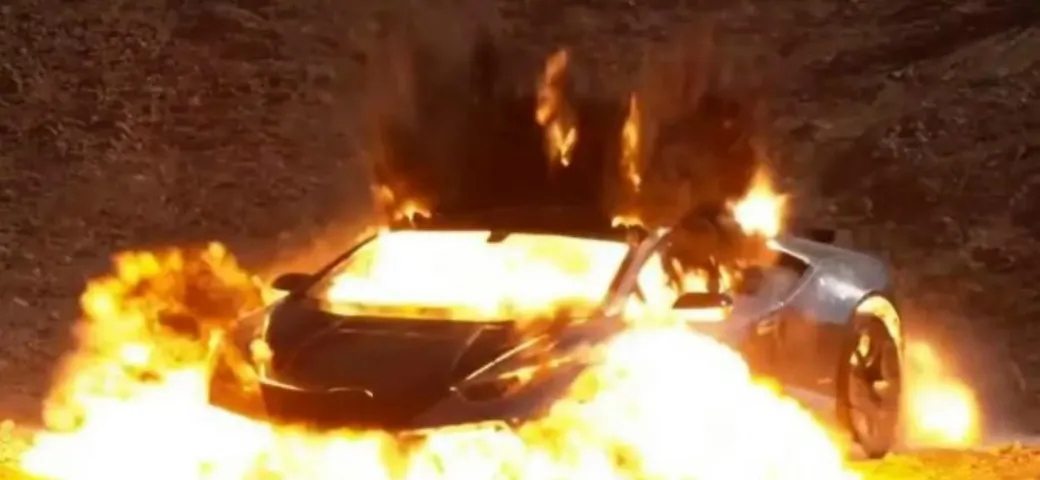 Fa esplodere una Lamborghini Huracan per creare NFT [Video]