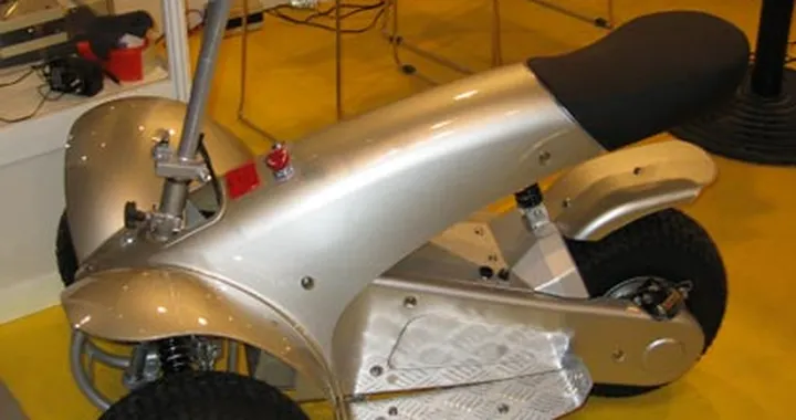 Salone Milano - Scooter elettrico 3 ruote