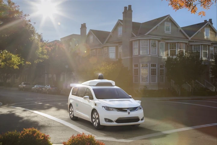 FCA: 62.000 Pacifica Hybrid per Waymo