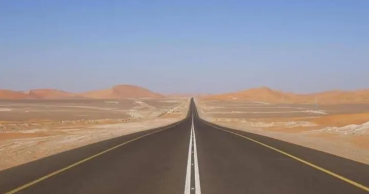 Esiste una strada dritta per 240 chilometri, è record: dove si trova