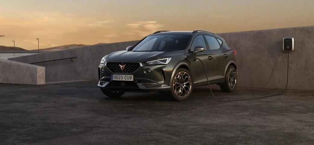 Cupra Formentor VZ e-Hybrid: equipaggiamenti e prezzi