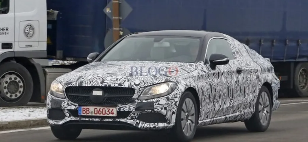 Mercedes Classe C Coupé: foto spia su strada