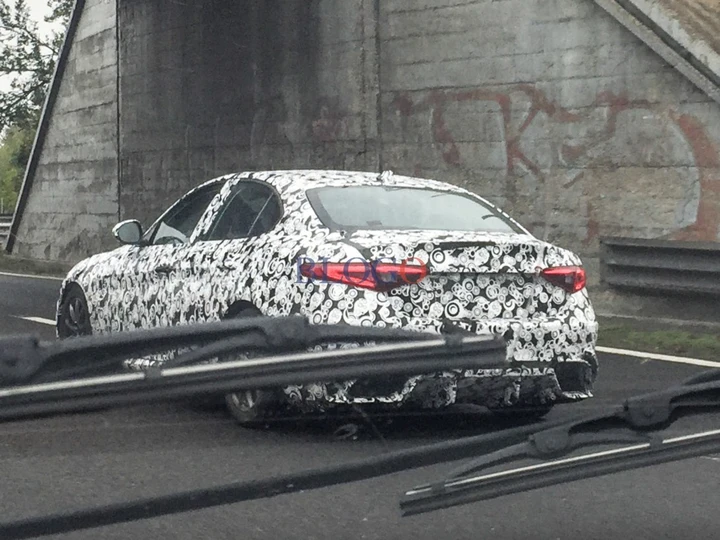 Alfa Romeo Giulia: le foto spia di un lettore