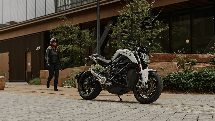 Zero Motorcycles presenta le moto elettriche SR MY24 e DSR MY24